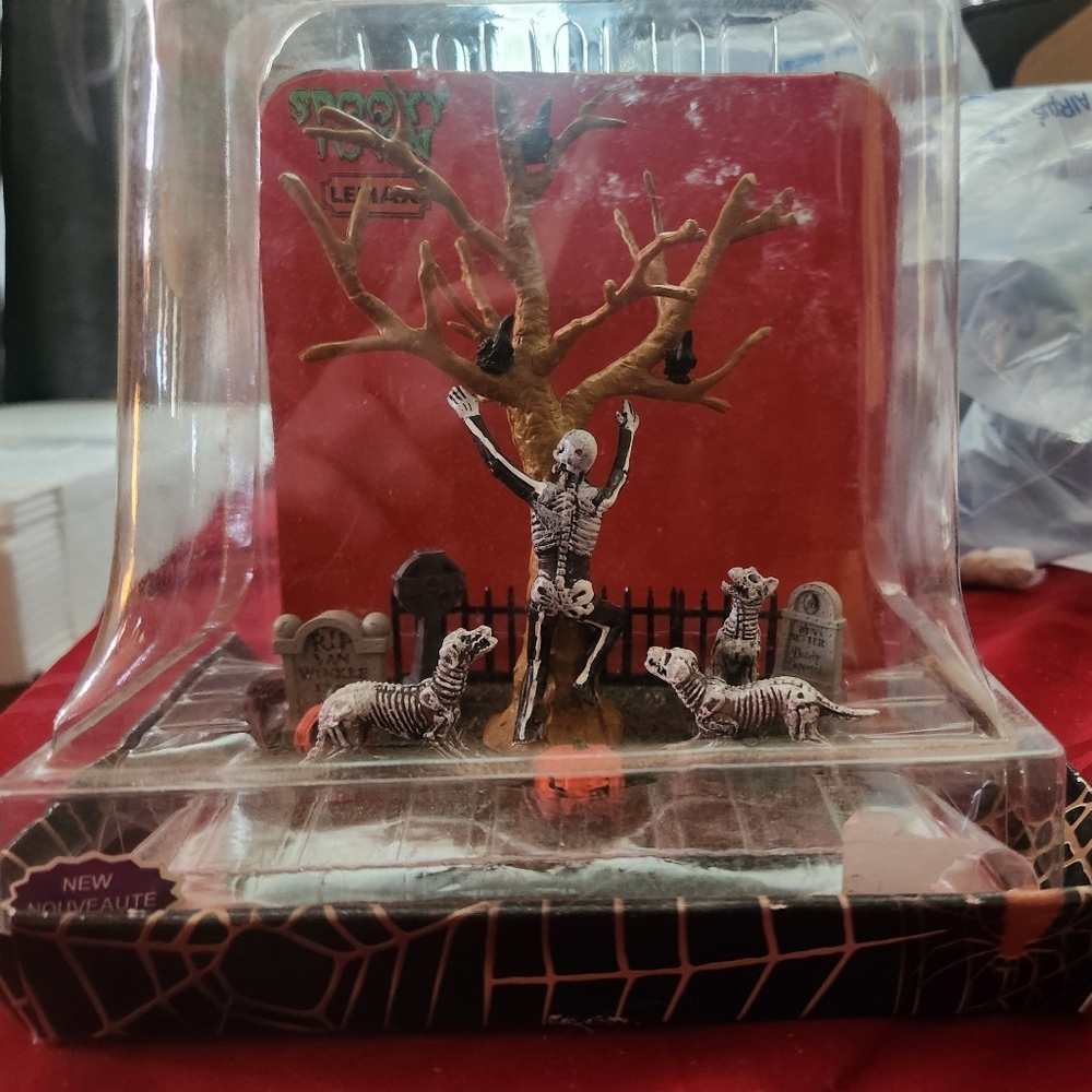Pre-owned Lemax Spooky Town In the Wrong Graveyard